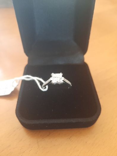 18 C White gold CZ Dress Ring