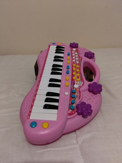 Pink electronic Keyboard