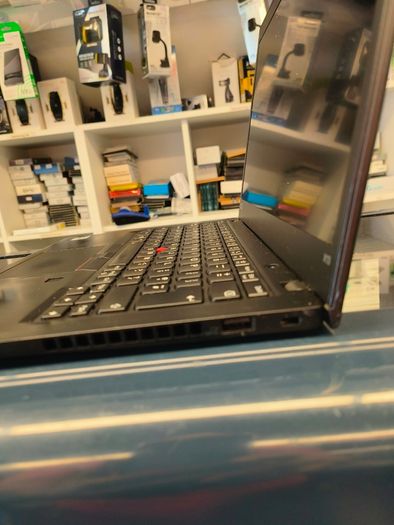 Lenovo Thinkpad X13 G1 13.3" Intel Core i7-10510 (i7 10th Gen) , 16GB, 500GB SSD, Windoews 11 Pro Full HD (Has Sim Card)