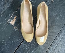 Vince Camino size 40 open toe nude wedge heels
