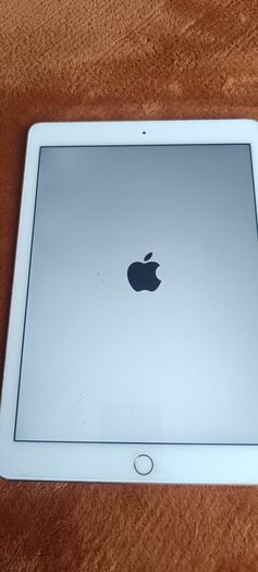 Two iPads Air 2 64GB