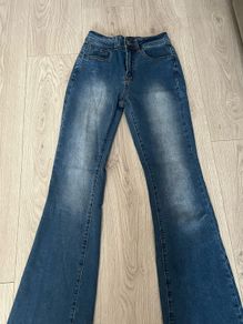 jeans with embroidered detail