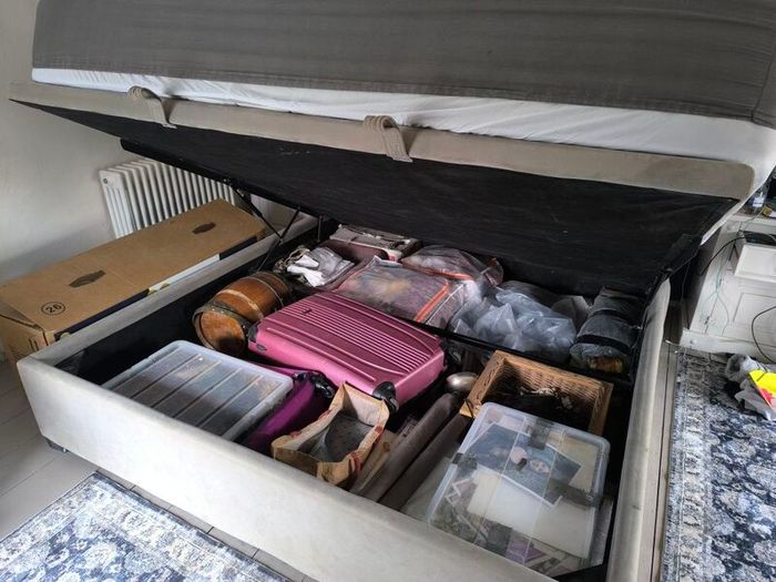 superking bed with excellent storage capacity and luxury mattress