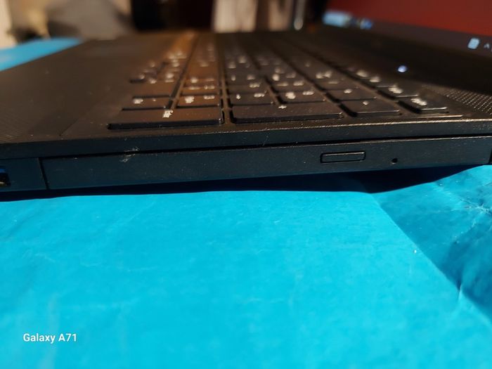 Fujitsu Lifebook Stylistic Series, Model A1530,  Intel Core i5-1035G1 CPU, 1.19GHz, 8GB Ram, 300GB SSD, Windows 10, Microsoft Edge, Chrome and VLC
