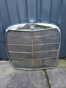 Classic Mercedes Grill