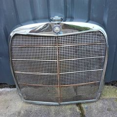 Classic Mercedes Grill