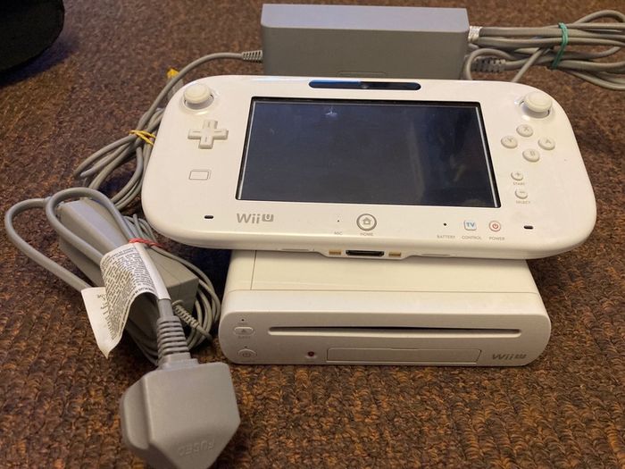 Nintendo Wii U WiiU Console 8GB WHITE [Collection Or Postage]