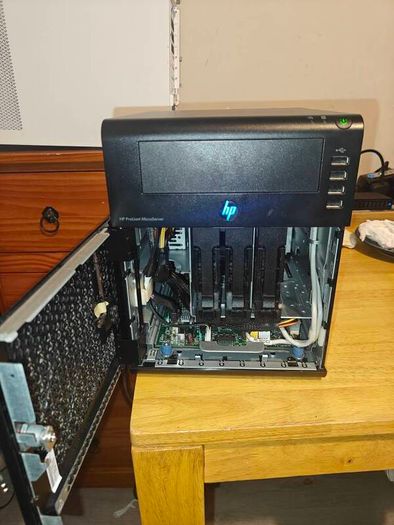 HP ProLiant MicroServer N36L