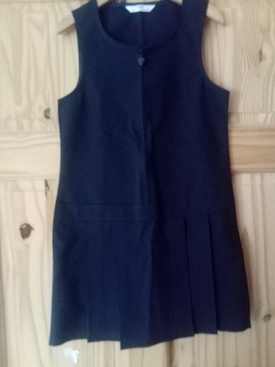 Girls uniform aged 5-6 yes old