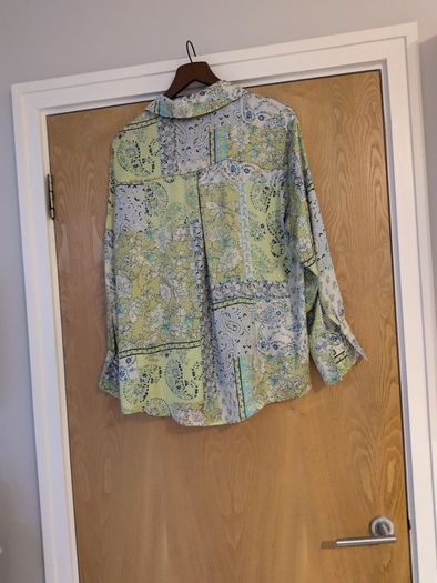 Small Bundle Blouses X 4 & 2 Dresses. S. 18.  Available for 2 weeks..