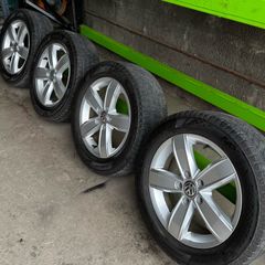 16" Genuine Volkswagen Alloys with Tyres