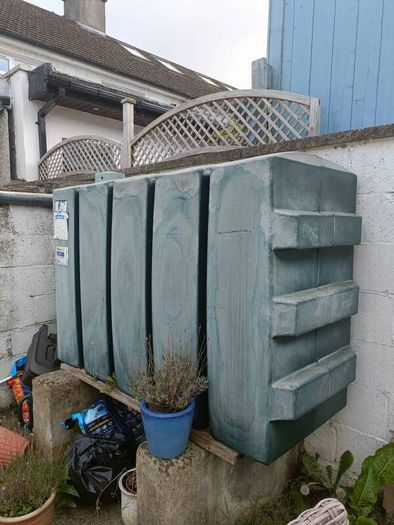 Oil tank