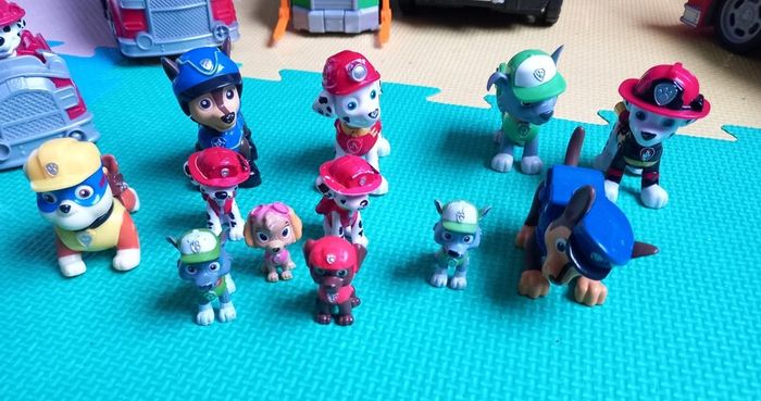 Paw patrol vehicles and figures