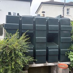 Oil tank 1/4 full
