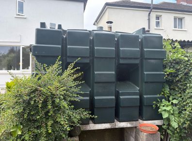Oil tank 1/4 full