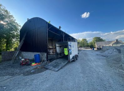 Farm, Shed, painting