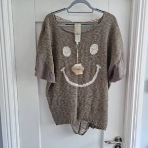 MAT jumper bnwt taupe with unusual detail on the back, short sleeve S/M