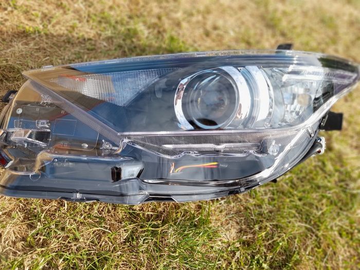 Toyota Auris Front Headlight (Passenger side)