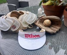 Sports memorabilia, collectors' pieces, D18