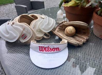 Sports memorabilia, collectors' pieces, D18