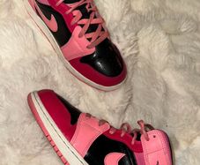 Air Jordan 1 Mid Gs Coral Chalk Trainers