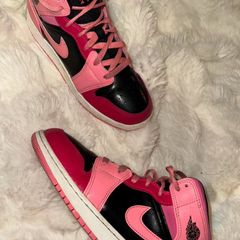 Air Jordan 1 Mid Gs Coral Chalk Trainers