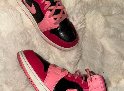 Air Jordan 1 Mid Gs Coral Chalk Trainers
