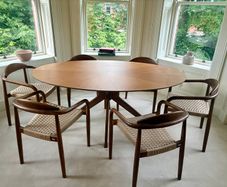 Dining room table with 6 chairs