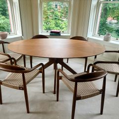 Dining room table with 6 chairs