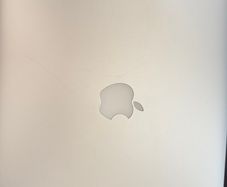 MacBook Pro 15" Retina | Intel i7 | 16GB RAM | NEW Battery (Only 24 Cycles)