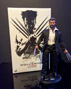 Hot Toys MMS220 - The Wolverine - Logan/Wolverine 1/6 scale figure with custom parts