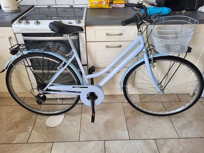 ladies bike (LIKE NEW)