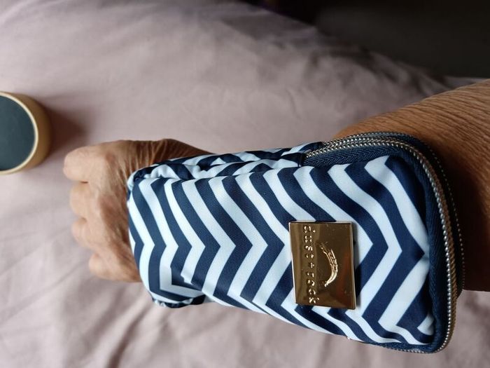 ladies wrist pocket