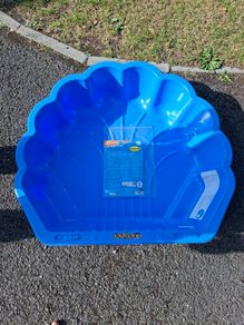 Sandpit / paddling pool