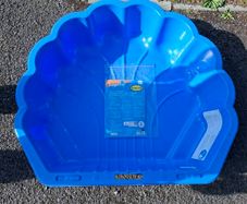Sandpit / paddling pool