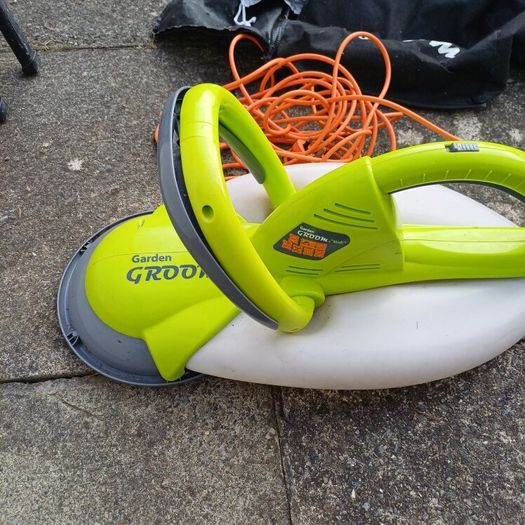 Garden Groom "Midi" 3-in-1 Electric Safety Hedge Trimmer & Vacuum