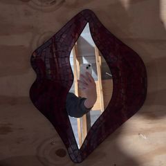 Mosaic lip shaped mirror