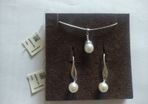 silver pendant and drop earrings with pearl