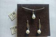 silver pendant and drop earrings with pearl