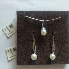 silver pendant and drop earrings with pearl