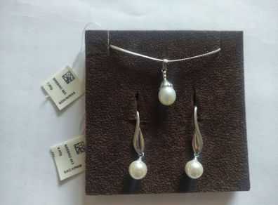 silver pendant and drop earrings with pearl