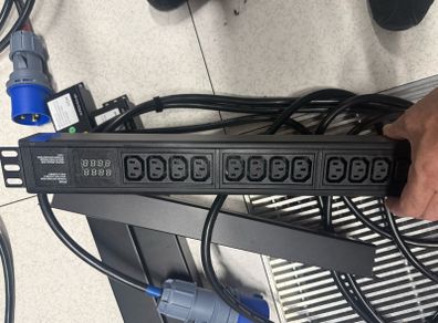 PDU with 32A commando socket