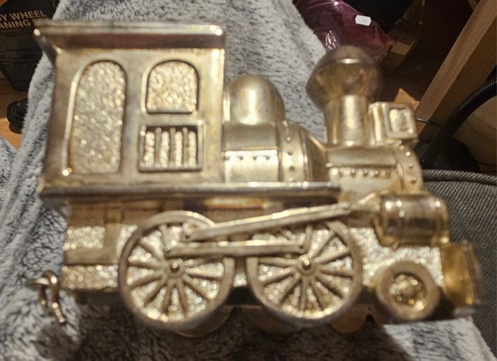 Range of Collectable Silver Plate Epns and Ceramic Items