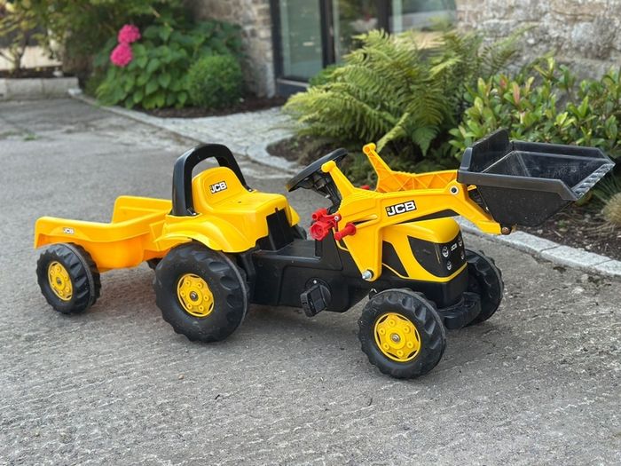 JCB ride on digger Age 3-5