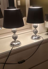 2 small lamps