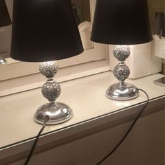 2 small lamps