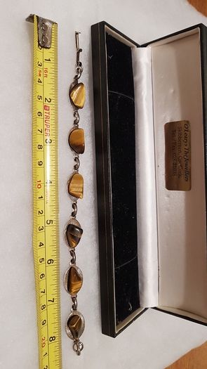 tiger eye bracelet,,good condition,buyer collects or pays postage, thank you, take as is,see pictures for condition