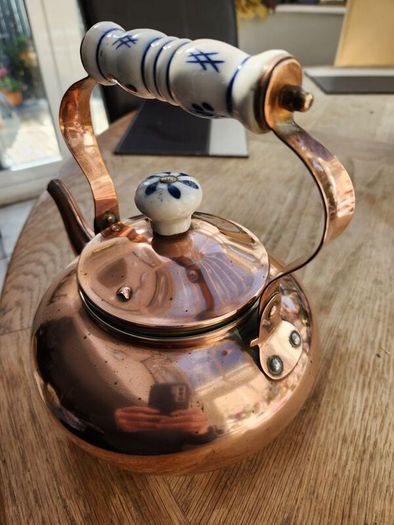 vintage copper kettle.  Polished. REDUCED