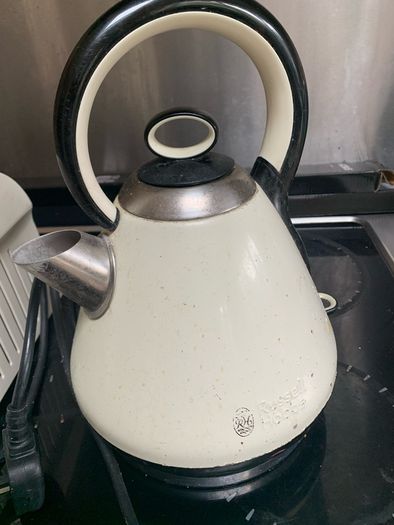Cream Double Toaster and Kettle please read description