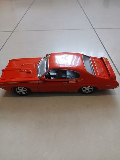 1969 Pontiac GTO 'The Judge 1:24' Die-Cast - Opening Hood, Doors & Trunk